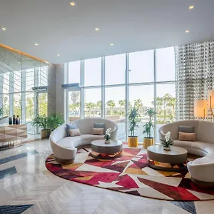 Radisson Damac Hills מלון